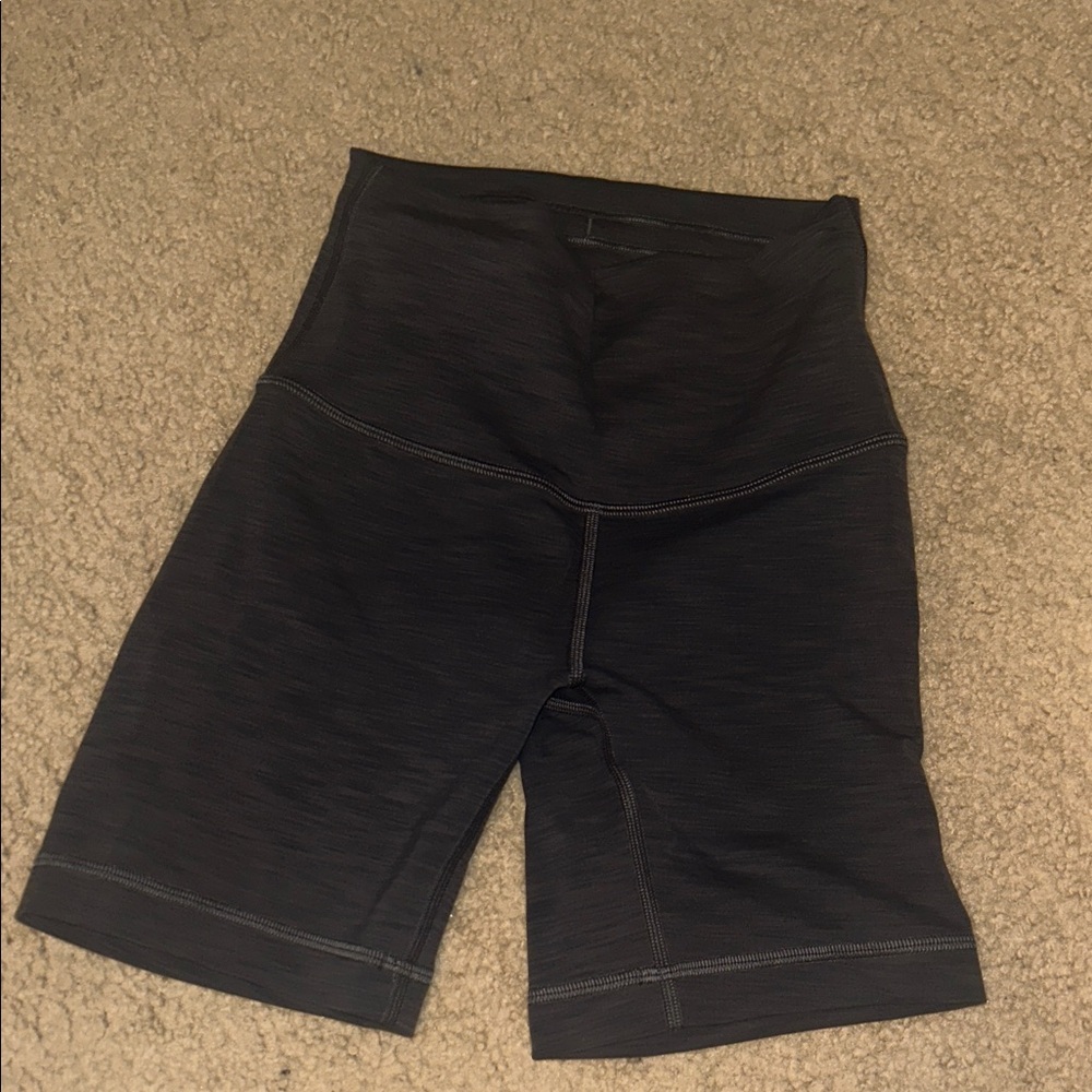 Lululemon women’s grey and black biker shorts